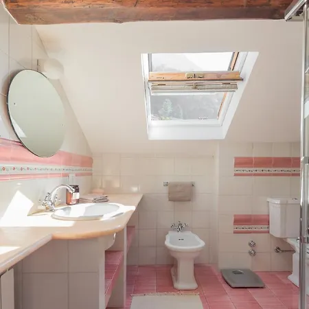 דירה Emilys Holiday House By Rent All Como